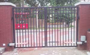 北京溫哥華森林平開門機案例 - 中出網(wǎng)-智能出入口與停車充電門戶