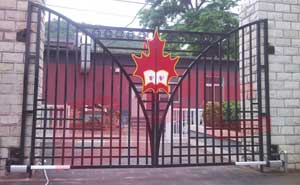 北京西四小學平開門機案例 - 中出網(wǎng)-智能出入口與停車充電門戶