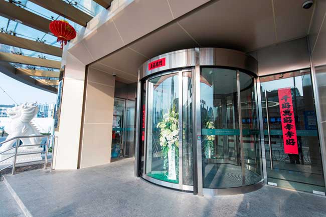 上海新視界眼科醫(yī)院旋轉(zhuǎn)門案例 - 中出網(wǎng)-智能出入口與停車充電門戶