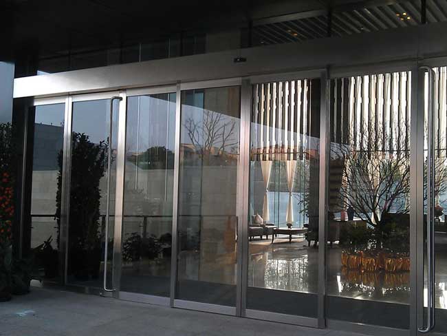 綠地會(huì)議中心感應(yīng)門(mén)案例 - 中出網(wǎng)-智能出入口與停車(chē)充電門(mén)戶(hù)