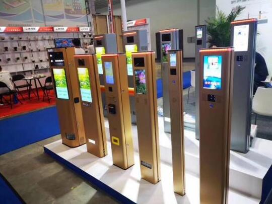 藍(lán)卡科技車牌識(shí)別系統(tǒng)