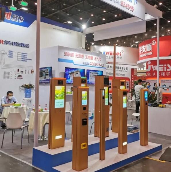 藍(lán)卡AIOT無(wú)人化停車(chē)場(chǎng)管理系統(tǒng)亮相鄭州安防展