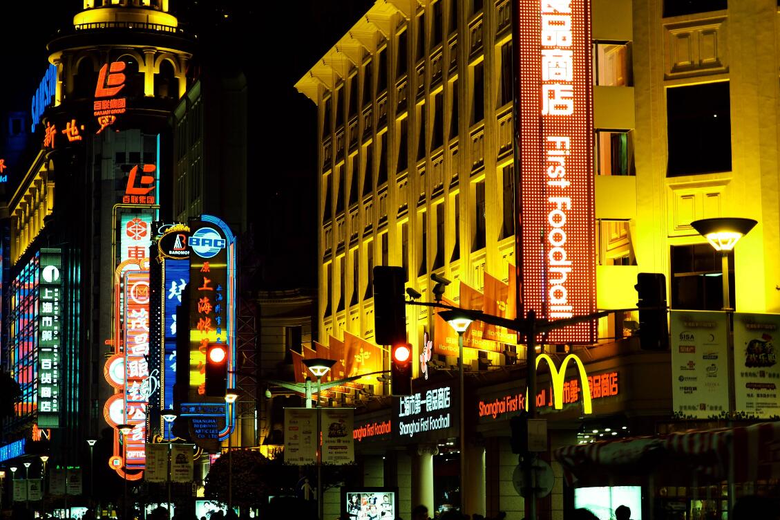 上海新天地車牌識別一體機(jī)案例 - 中出網(wǎng)-智能出入口與停車充電門戶