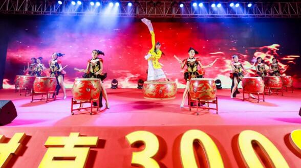 《開場(chǎng)鼓舞》