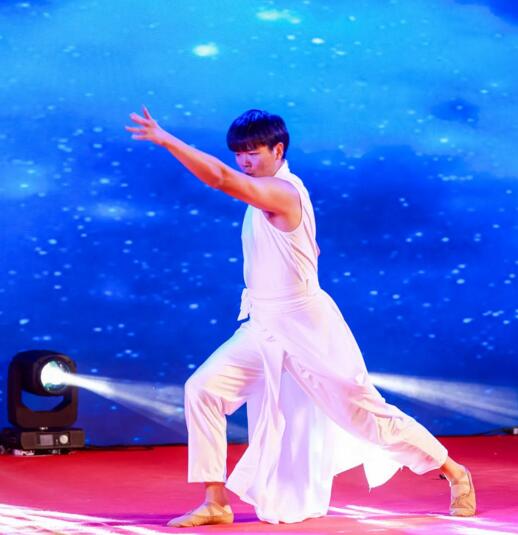 舞蹈《揚(yáng)帆起航》