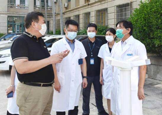 廈門大學(xué)附屬第一醫(yī)院院長王占祥等領(lǐng)導(dǎo)對(duì)狄耐克的馳援行動(dòng)表示感謝