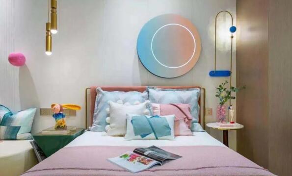 通過(guò)床頭的智能場(chǎng)景面板開(kāi)啟睡眠模式