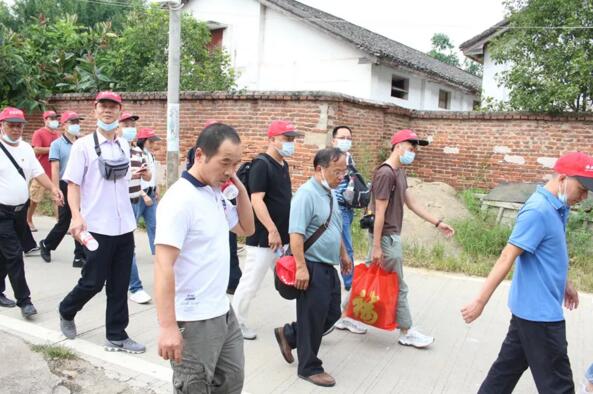 經過了4個多小時的車程，順利到達目的地――始興縣