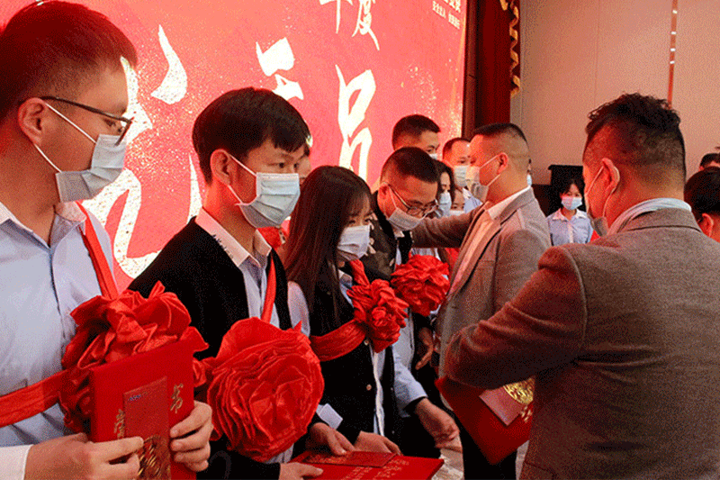 優(yōu)秀員工表彰環(huán)節(jié)