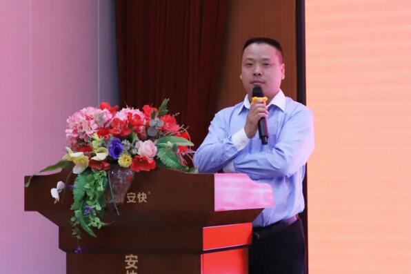 陳總對安快全新廠房的規(guī)劃和產(chǎn)能做詳細(xì)解說