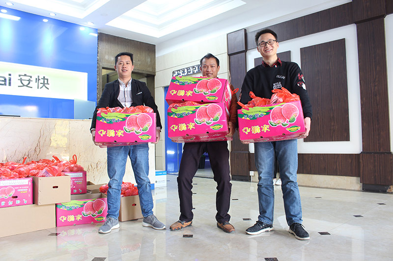 愿大家平安幸福 安快提前為大家送蘋(píng)果