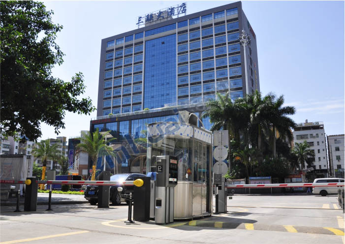 三聯大酒店停車場系統(tǒng)案例 - 中出網-智能出入口與停車充電門戶