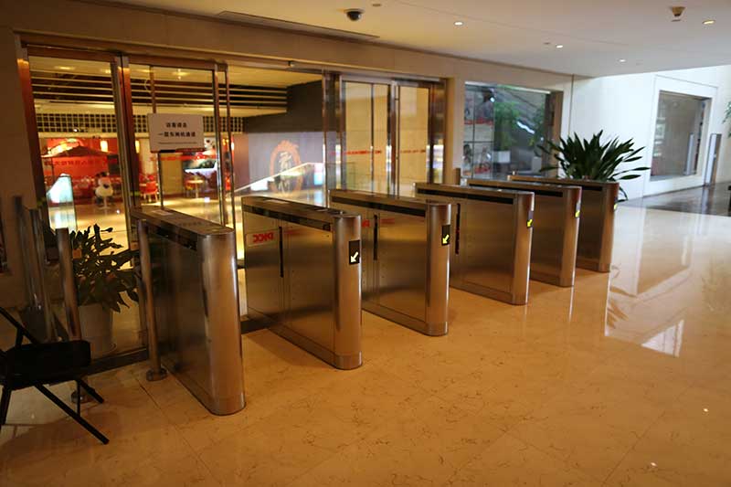 中國人保大廈PICC通道閘案例 - 中出網(wǎng)-智能出入口與停車充電門戶