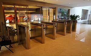 中國(guó)人保大廈PICC通道閘案例