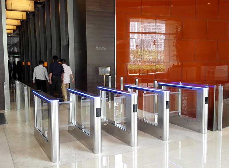北京銀泰中心通道閘案例 - 中出網(wǎng)-智能出入口與停車充電門戶