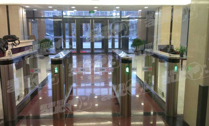 北京工商銀行通道閘案例 - 中出網(wǎng)-智能出入口與停車充電門戶
