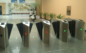 沈陽電視臺通道閘案例 - 中出網(wǎng)-智能出入口與停車充電門戶