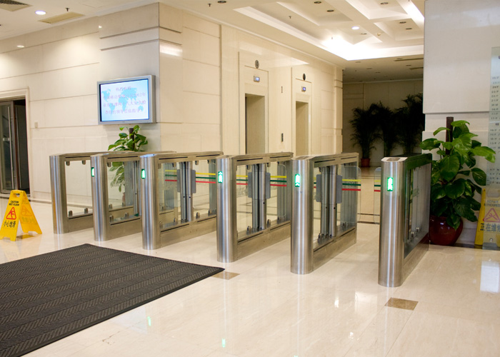 中國移動廣東技術(shù)研發(fā)中心通道閘案例 - 中出網(wǎng)-智能出入口與停車充電門戶