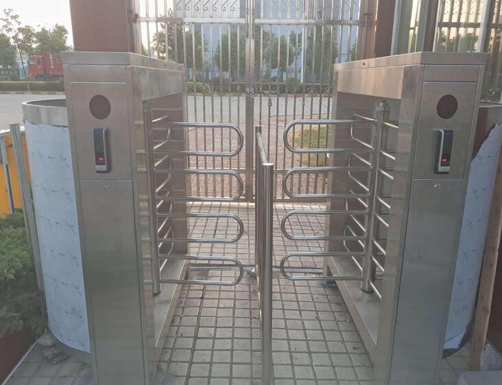 湖南省重慶啤酒有限責(zé)任公司通道閘案例 - 中出網(wǎng)-智能出入口與停車(chē)充電門(mén)戶(hù)