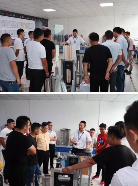 代理商一行參觀產(chǎn)品