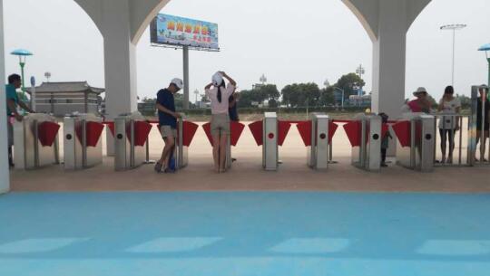 揚州海浪谷水上樂園通道閘案例