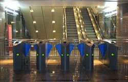 成都廣電中心大廈通道閘案例 - 中出網(wǎng)-智能出入口與停車充電門戶