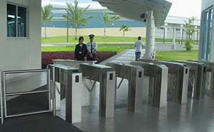 清水湖度假村通道閘案例 - 中出網(wǎng)-智能出入口與停車充電門戶