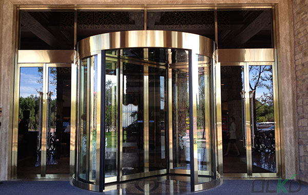 昆明華美達星耀精品酒店旋轉門工程案例 - 中出網(wǎng)-智能出入口與停車充電門戶