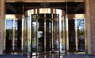 昆明華美達星耀精品酒店旋轉門工程案例 - 中出網(wǎng)-智能出入口與停車充電門戶