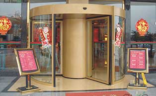 昆明新亞洲體育城旋轉門工程案例 - 中出網(wǎng)-智能出入口與停車充電門戶