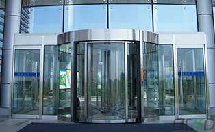 榆林經(jīng)濟(jì)開(kāi)發(fā)區(qū)創(chuàng)業(yè)大廈旋轉(zhuǎn)門(mén)工程案例 - 中出網(wǎng)-智能出入口與停車(chē)充電門(mén)戶(hù)