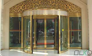 云南昆明白云大酒店旋轉門工程案例 - 中出網(wǎng)-智能出入口與停車充電門戶