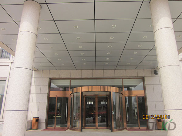 中國銀行北戴河培訓(xùn)中心旋轉(zhuǎn)門工程案例 - 中出網(wǎng)-智能出入口與停車充電門戶