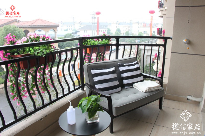 諸暨碧桂園城市花園鋅鋼陽(yáng)臺(tái)護(hù)欄案例