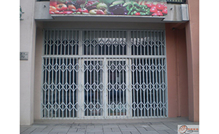 廣西河池市考漆不銹鋼拉閘門工程案例