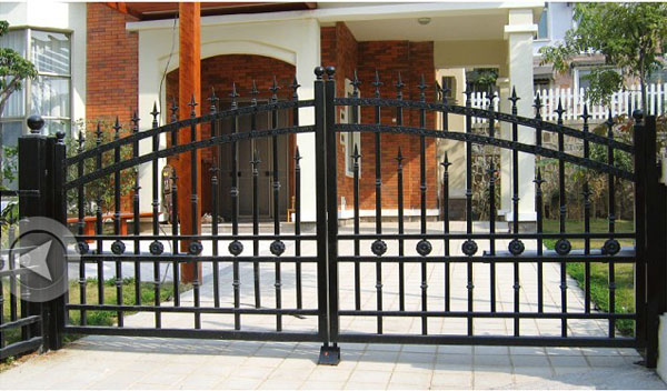 鋅鋼鐵藝大門(mén)