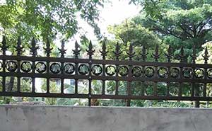 東莞辰熙小學柵欄案例 - 中出網(wǎng)-智能出入口與停車充電門戶