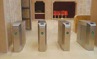 河南天瑞溫泉大酒店人行通道閘工程案例 - 中出網(wǎng)-智能出入口與停車充電門戶