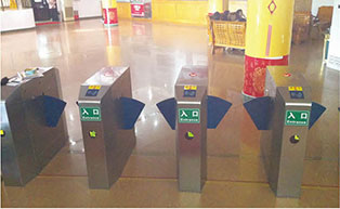 清遠盈盞酒店人行通道閘工程案例 - 中出網(wǎng)-智能出入口與停車充電門戶