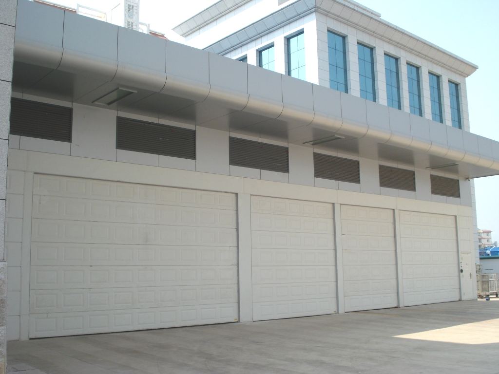 翻板車庫(kù)門(mén) - 車庫(kù)門(mén)