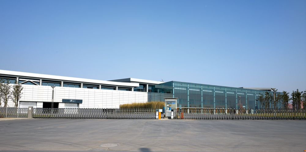 南京博覽中心電動伸縮門案例 - 中出網-智能出入口與停車充電門戶