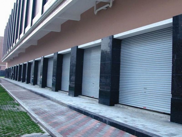 廣州某小區(qū)全小區(qū)卷閘門(mén)工程案例 - 中出網(wǎng)-智能出入口與停車充電門(mén)戶