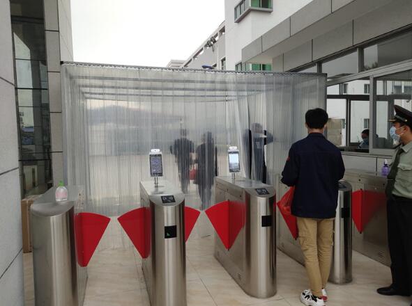 公司通道閘案例 - 中出網(wǎng)-智能出入口與停車(chē)充電門(mén)戶(hù)