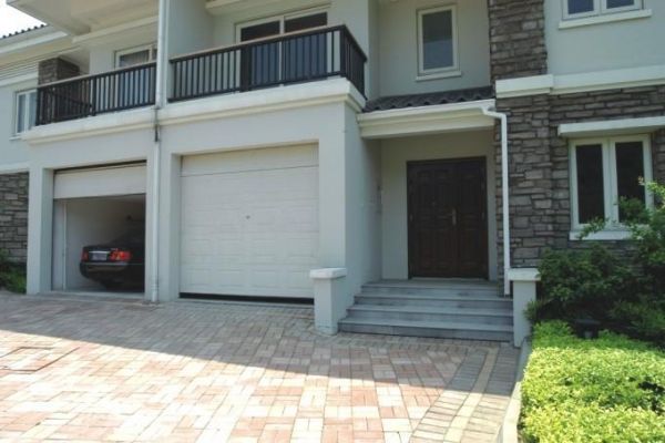 翻板車庫(kù)門 - 翻板車庫(kù)門