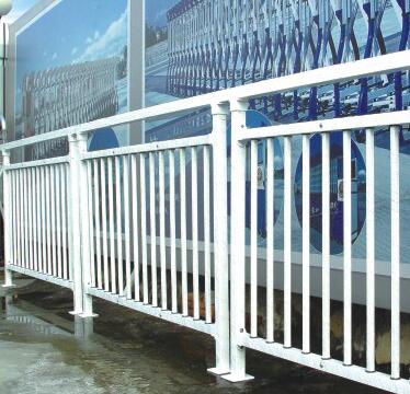 道路護欄 - 道路護欄