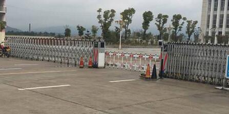 石家莊伸縮門(mén)