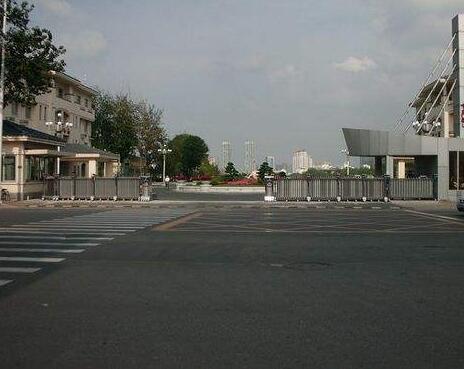 石家莊出安智能伸縮門給石家莊市第一中學(xué)項(xiàng)目不一樣的體驗(yàn)