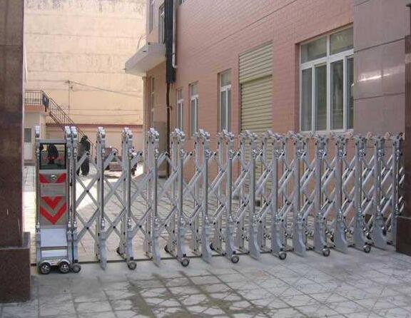 石家莊出安智能伸縮門在厚德錦街的高效應(yīng)用