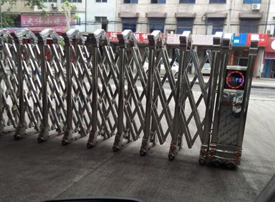 杭州現(xiàn)代技工學(xué)校選用杭州出安智能電動伸縮門