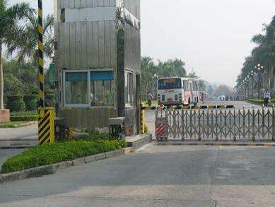 杭州出安智能電動伸縮門進駐杭州炬華科技股份有限公司大門口